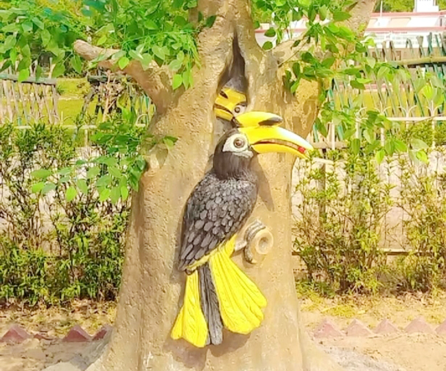 मुस्तफाबाद गेस्ट हाउस पर बनाया गया हार्नबिल सेल्फी प्वाइंट। जागरण